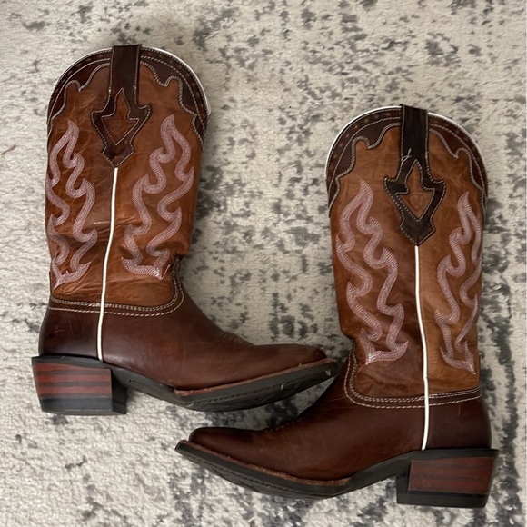 Ariat cowboy boots - Picture 3 of 5